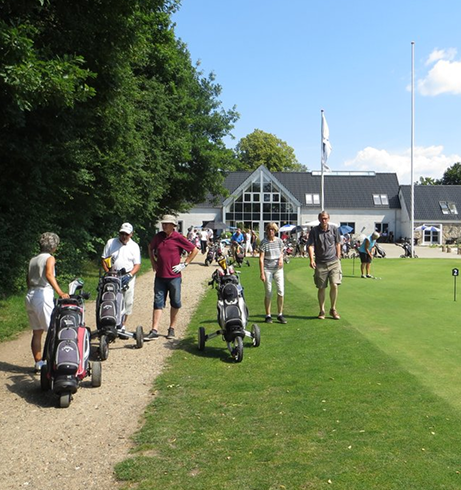 Golfspiller på banen