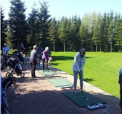 Golfspiller på banen